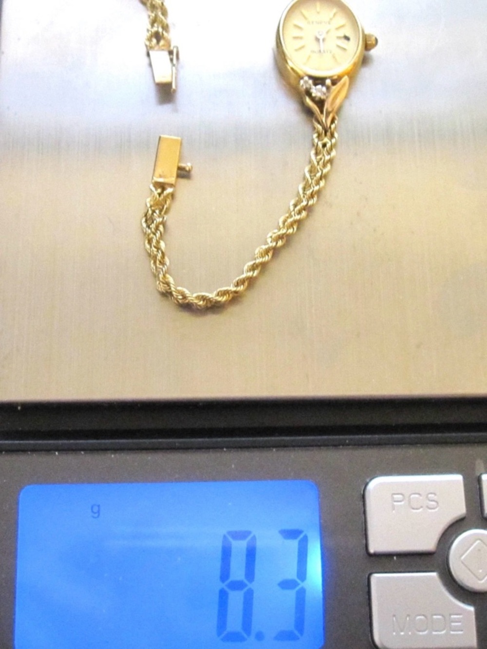 Stunning solid 10k Yellow Gold Ladies Watch with Leaf Accents - Picture 5 of 8
